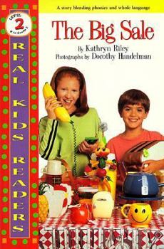 Paperback The Big Sale (Real Kids Readers) Book