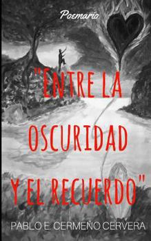 Paperback Entre la oscuridad y el recuerdo [Spanish] Book