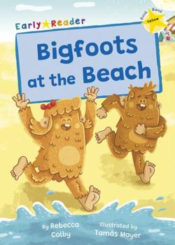 Paperback Bigfoots at the Beach: (Yellow Early Reader) (Maverick Early Readers) Book