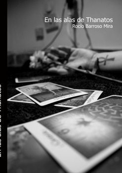 Paperback En las alas de Thanatos [Spanish] Book