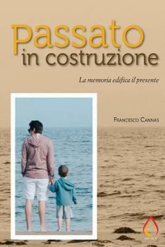 Paperback Passato in costruzione: La memoria edifica il presente [Italian] Book