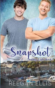 Paperback Snapshot (Leading Light) Book