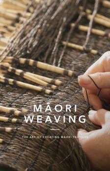 Paperback Maori Weaving (The Art of Creating Maori Textiles) Book