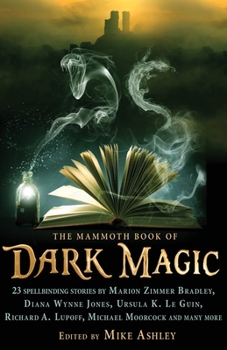 Paperback The Mammoth Book of Dark Magic Book