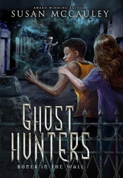 Hardcover Ghost Hunters: Bones in the Wall Book