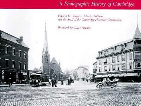 Paperback A Photographic History of Cambridge Book