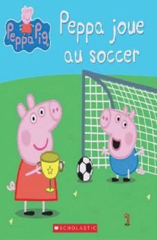 Paperback Peppa Pig: Peppa Joue Au Soccer [French] Book