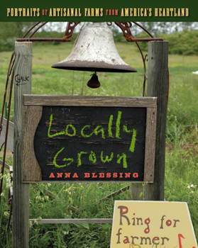 Paperback Locally Grown: Portraits of Artisanal Farms from America's Heartland Book