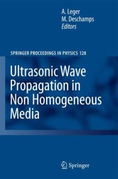 Paperback Ultrasonic Wave Propagation in Non Homogeneous Media Book