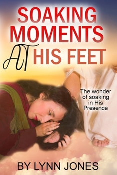 Paperback Soaking Moments At His Feet: The wonder of soaking in His Presence Book