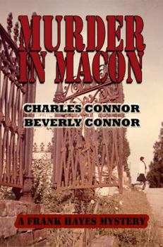 Paperback Murder In Macon: A Frank Hayes Mystery [Large Print] Book
