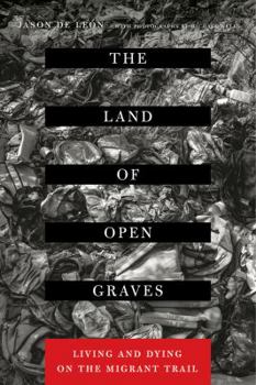Paperback The Land of Open Graves: Living and Dying on the Migrant Trail Volume 36 Book