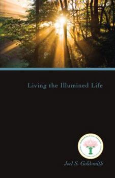 Paperback Living the Illumined Life Book