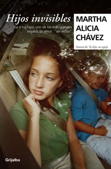 Paperback Hijos Invisibles / Invisible Children [Spanish] Book