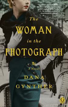 Paperback The Woman in the Photograph Book