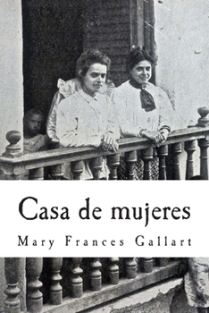 Paperback Casa de mujeres [Spanish] Book
