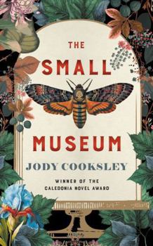 Paperback The Small Museum Book