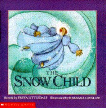 Paperback The Snow Child: A Russian Folktale Book