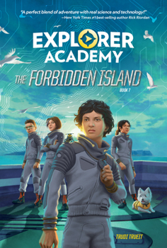 Paperback Explorer Academy: The Forbidden Island (Book 7) Book