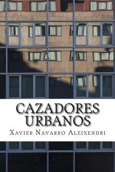 Paperback Cazadores Urbanos [Spanish] Book