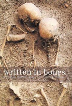 Paperback Written in Bones: How Human Remains Unlock the Secrets of the Dead Book