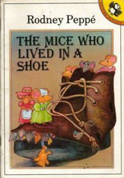 Paperback The Mice Who Lived in a Shoe (Picture Puffin) Book