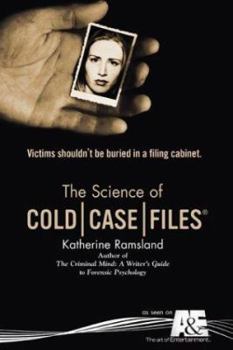 Paperback The Science of Cold Case Files Book
