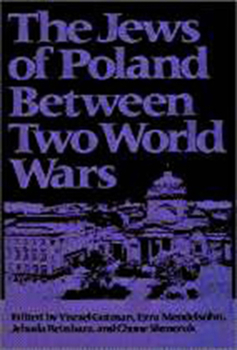 Paperback The Jews of Poland Between Two World Wars Book