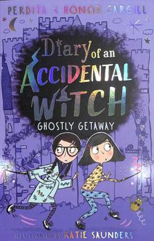 Paperback Diary of an Accidental Witch: Ghostly Getaway Book