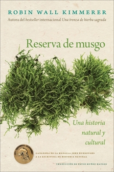 Paperback Gathering Moss / Reserva de Musgo (Spanish Edition): Una Historia Natural Y Cultural [Spanish] Book