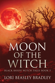 Paperback Moon Of The Witch [Large Print] Book