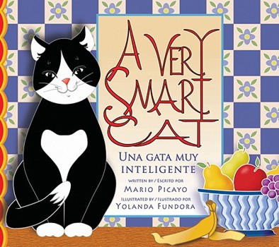 Hardcover A Very Smart Cat/Una Gata Muy Inteligente Book