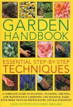 Paperback Garden Handbook: Essential Step-By-Step Techniques Book