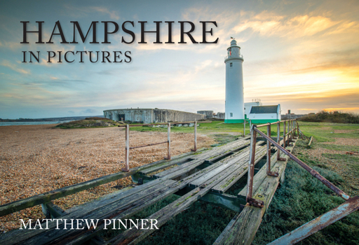 Paperback Hampshire in Pictures Book