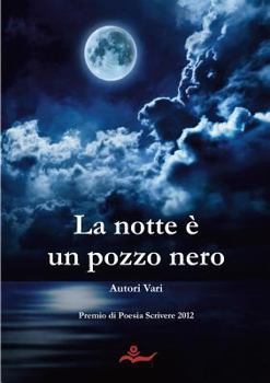 Paperback La notte è un pozzo nero [Italian] Book