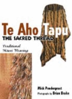 Paperback Te aho tapu = the sacred thread Book
