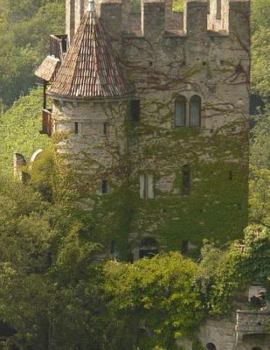 Paperback Castle Notebook Large Size 8.5 x 11 Ruled 150 Pages Softcover Book