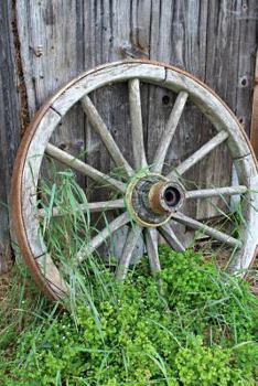 A Vintage Old Wooden Wagon Wheel Leaning Against a Wall Journal : 150 Page Lined Notebook/diary