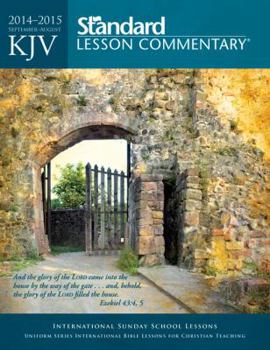 Paperback KJV Standard Lesson Commentary(r) 2014-2015 Book