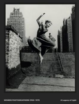 Hardcover Women Photographers 1900-1975: A Legacy of Light Book