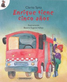 Paperback Enrique Tiene Cinco Anos [Spanish] Book