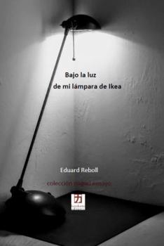 Paperback Bajo la luz de mi lampara de Ikea [Spanish] Book
