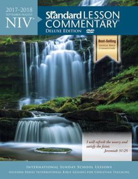 Paperback NIV® Standard Lesson Commentary® Deluxe Edition 2017-2018 [Large Print] Book