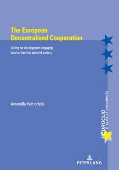 Paperback The European Decentralised Cooperation: Acting for Development Engaging Local Authorities and Civil Society Book