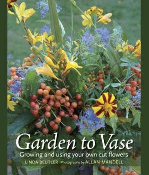 Hardcover Garden to Vase: Growing and Using Your Own Cut Flowers Book