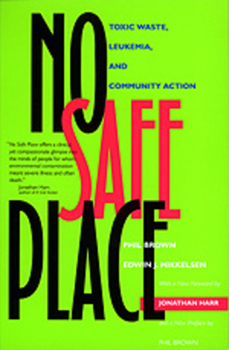 Paperback No Safe Place: Toxic Waste, Leukemia, and Community Action Book