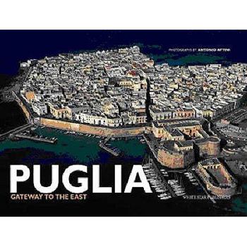 Hardcover Puglia. Gateway to the east Book