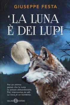 Hardcover La luna è dei lupi [Italian] Book