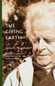 Paperback The Giving Earth: A John G. Neihardt Reader Book