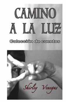 Paperback Camino a la Luz: Colección de Cuentos [Spanish] Book